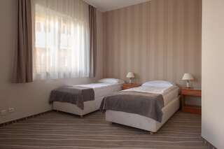 Отель Hotel Akwawit Лешно Стандартный двухместный номер с 2 отдельными кроватями-4